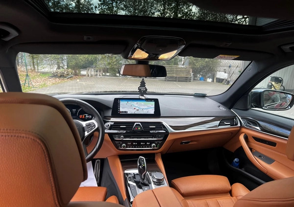 BMW Seria 5 cena 135000 przebieg: 229931, rok produkcji 2018 z Józefów małe 379